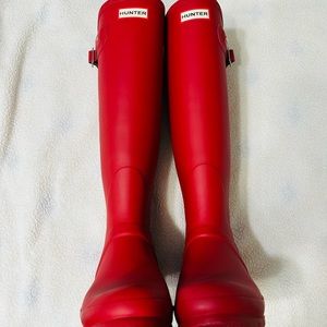 Women’s Hunter rain boots size 8